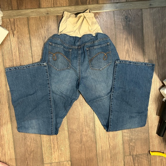 Maternity flare leg jeans - Picture 2 of 3